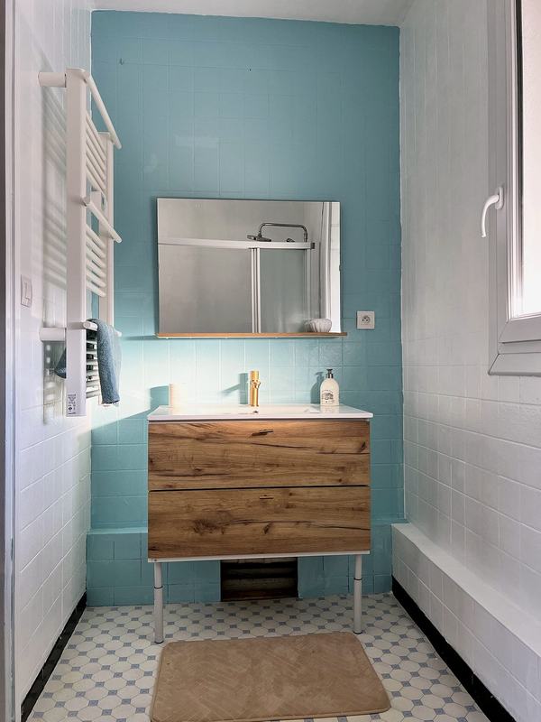 Bathroom with a wooden vanity unit, a mirror and a towel radiator