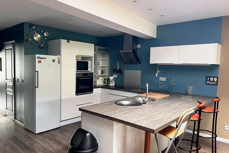Open-plan kitchen with a central island and bar stools