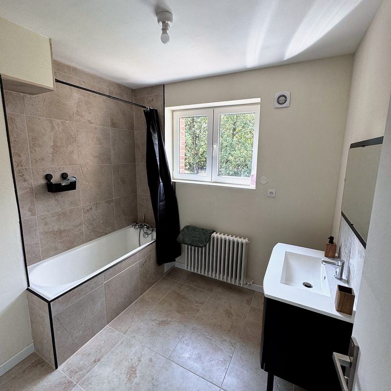 Bathroom with a bath, washbasin and a window