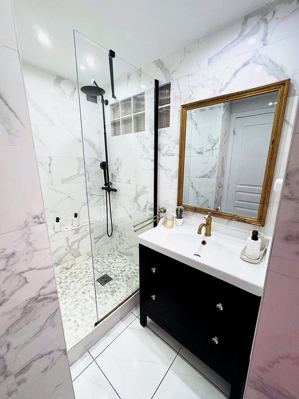 Shower room with a walk-in shower, a black vanity unit and a gold mirror