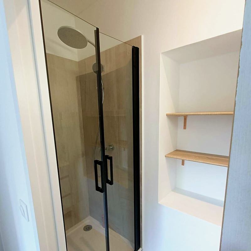 Shower with a rain head and built-in shelves