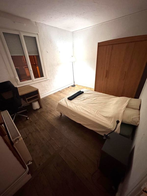 Bedroom with a bed, desk and wardrobe